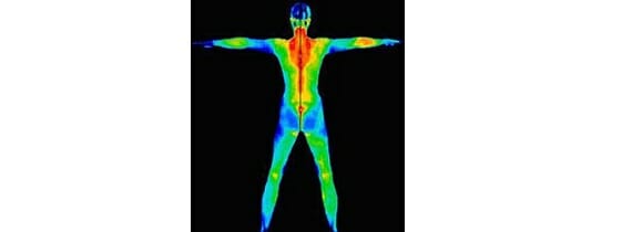 Imagem mostrando o infravermelho emitido pelo corpo humano
