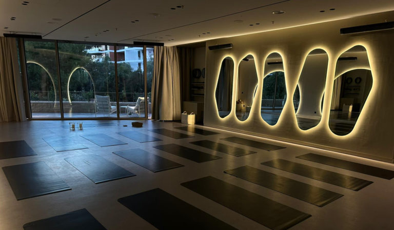 Os aquecedores Herschel transformam um estúdio de hot yoga em Paris