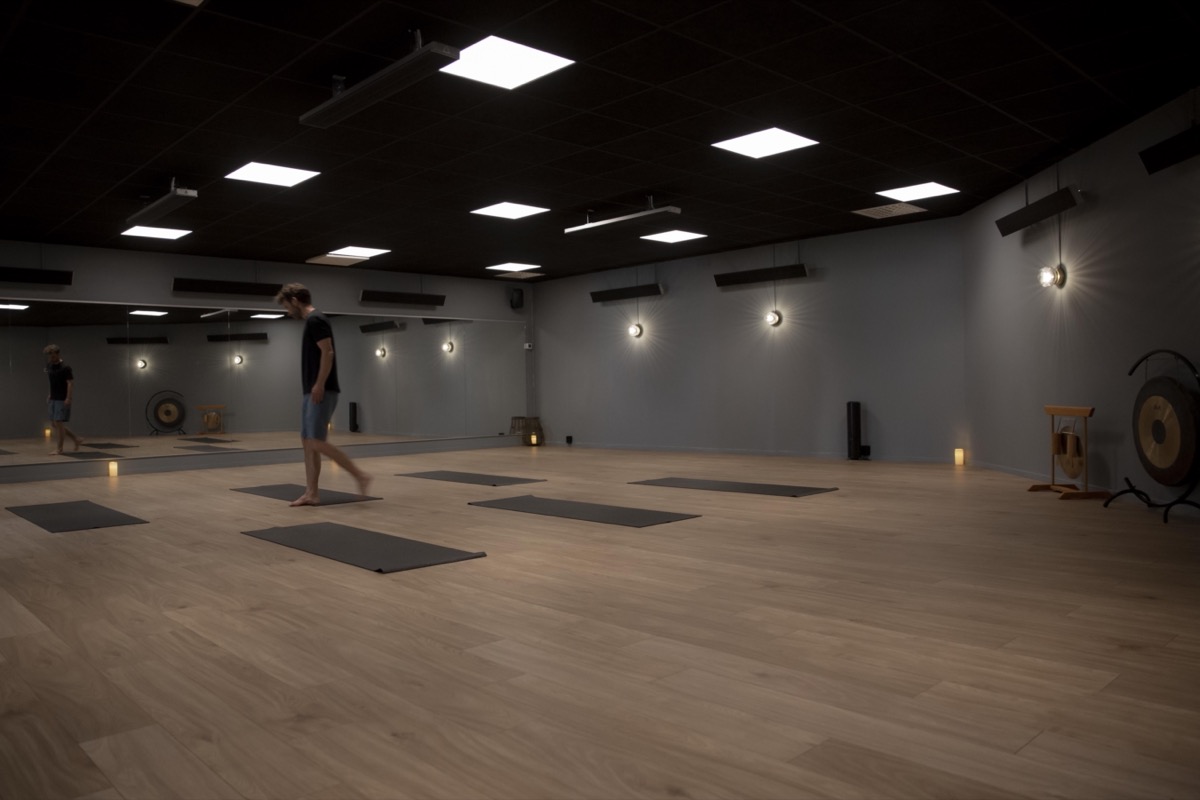 Aquecedores infravermelhos Herschel instalados no estúdio de hot yoga em Trosa